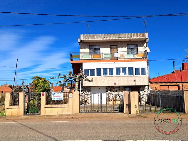 Casa-chalet en Venta en Burgo Ranero El - CARRETERA, 53 en El Burgo Ranero