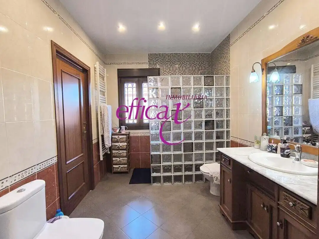 Bathroom of Houses for sale in Gerindote  with Air Conditioner, Heating and Storage room