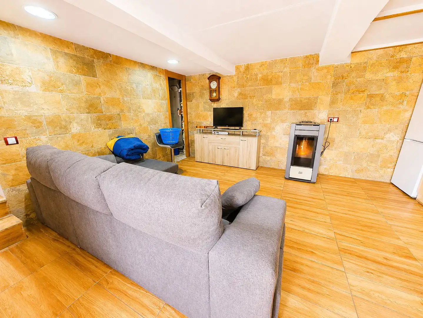 Sala d'estar de Casa o xalet en venda en Grado amb Calefacció, Terrassa i Traster