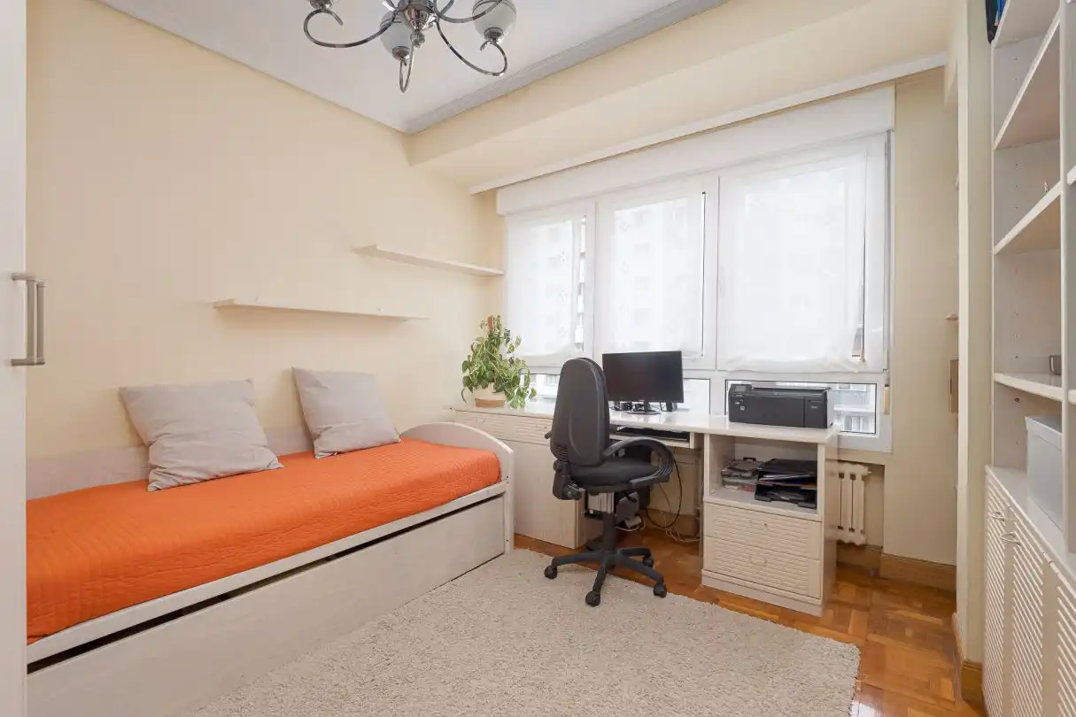 Habitación de Piso en venta en Donostia - San Sebastián  con Calefacción, Trastero y Amueblado