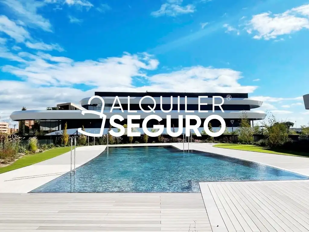 Swimming pool of Flat for rent in Pozuelo de Alarcón  with Air Conditioner, Heating and Terrace