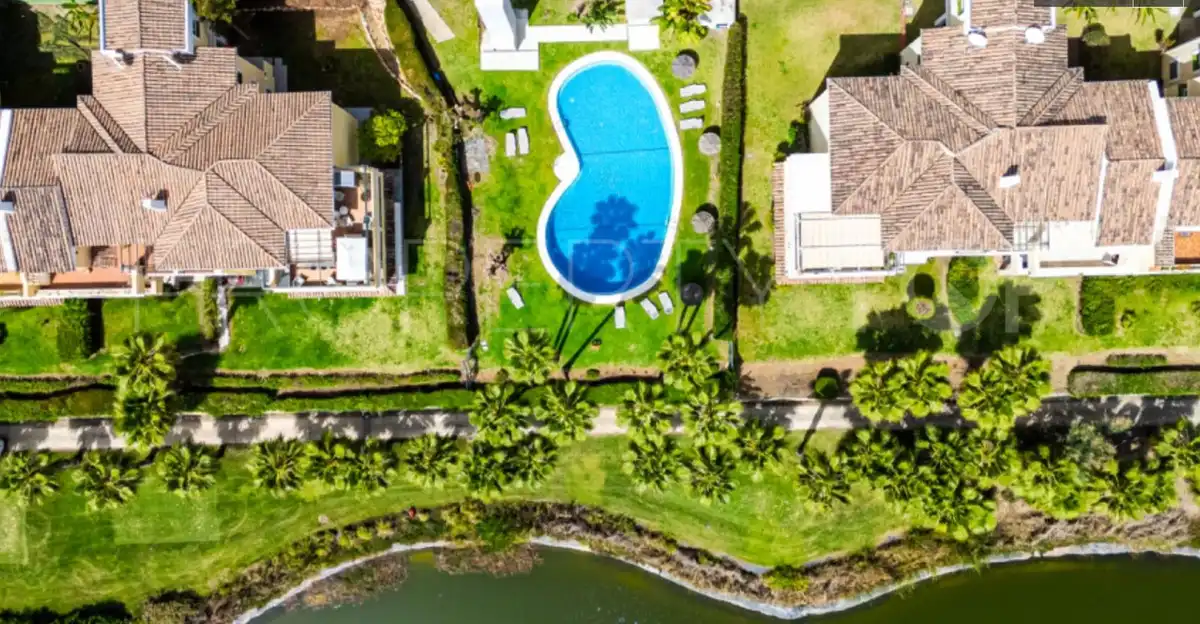 Piscina de Apartament en venda en Benahavís amb Aire condicionat, Terrassa i Piscina comunitària