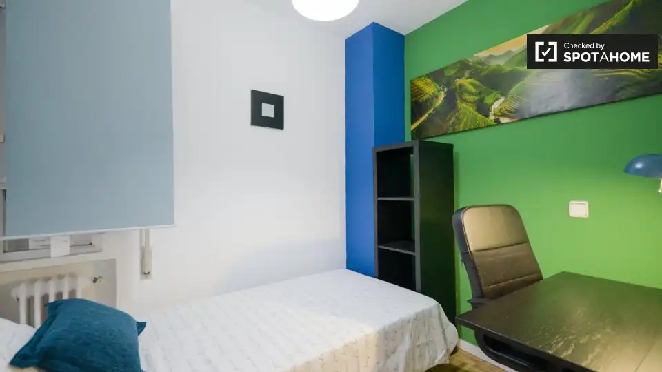 Habitación de Piso de alquiler en Alcalá de Henares con Aire acondicionado, Calefacción y Amueblado
