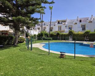Piscina de Casa adosada en venda en Torremolinos