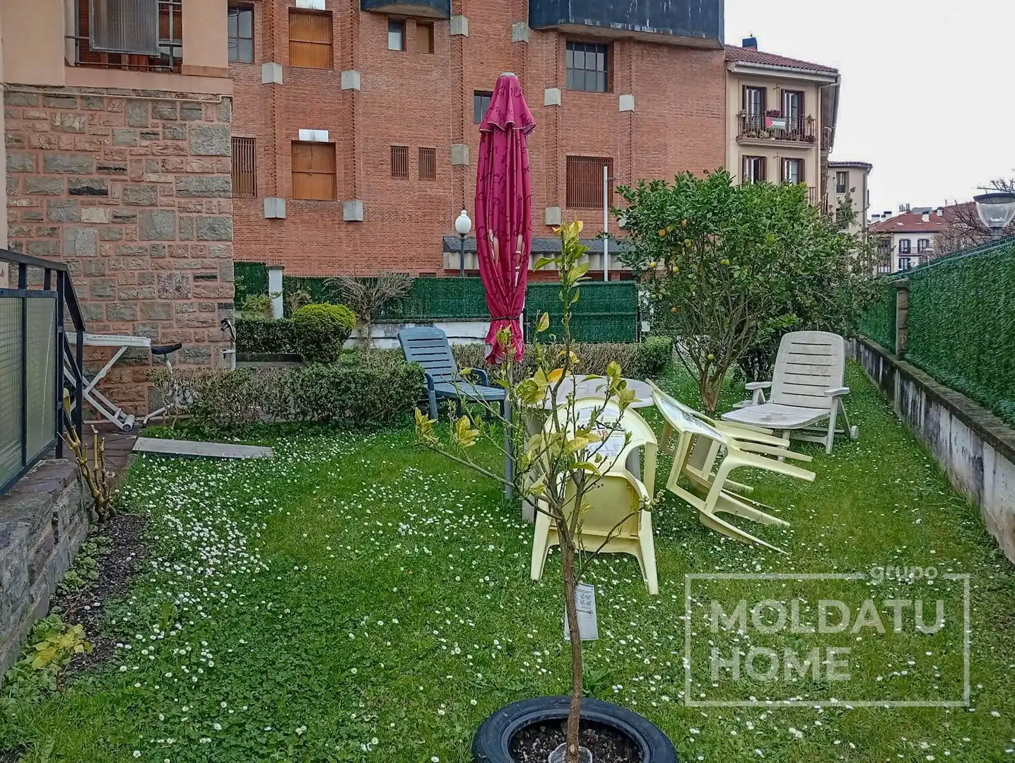 Terrassa de Casa o xalet en venda en Irun  amb Calefacció, Jardí privat i Traster