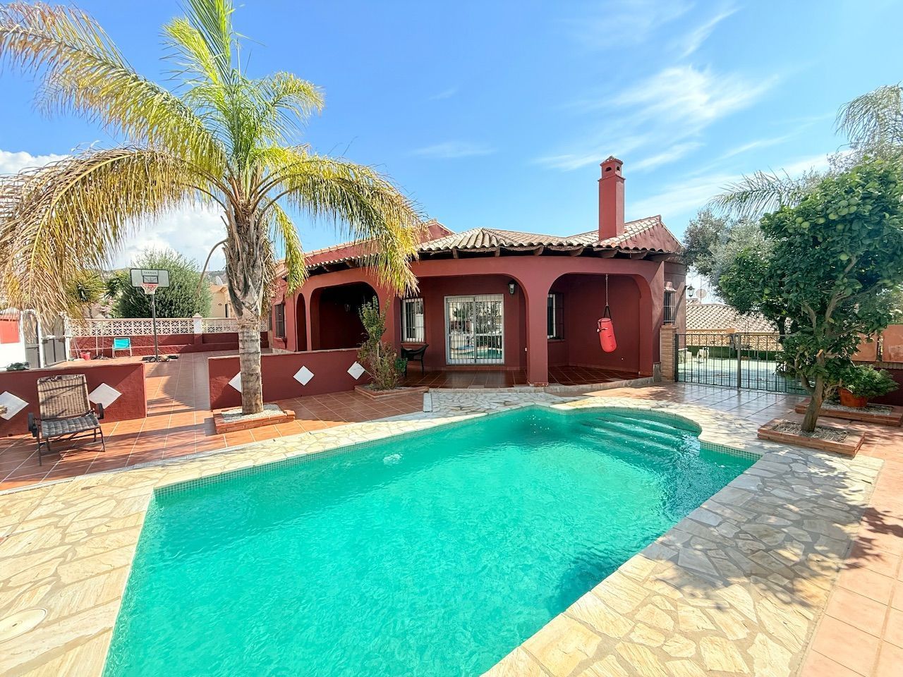 Piscina de Casa o chalet en venta en Torrox con Aire acondicionado, Calefacción y Jardín privado