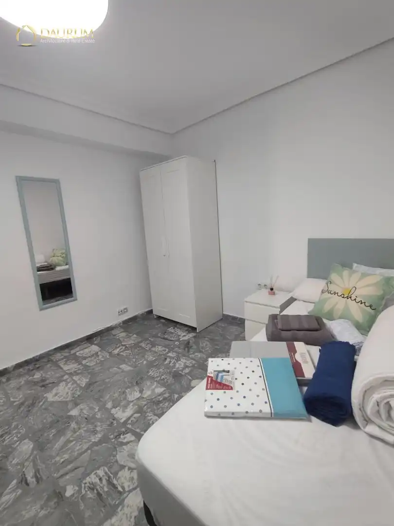 Bedroom of Flat for sale in Sevilla  with Air Conditioner and Furnished