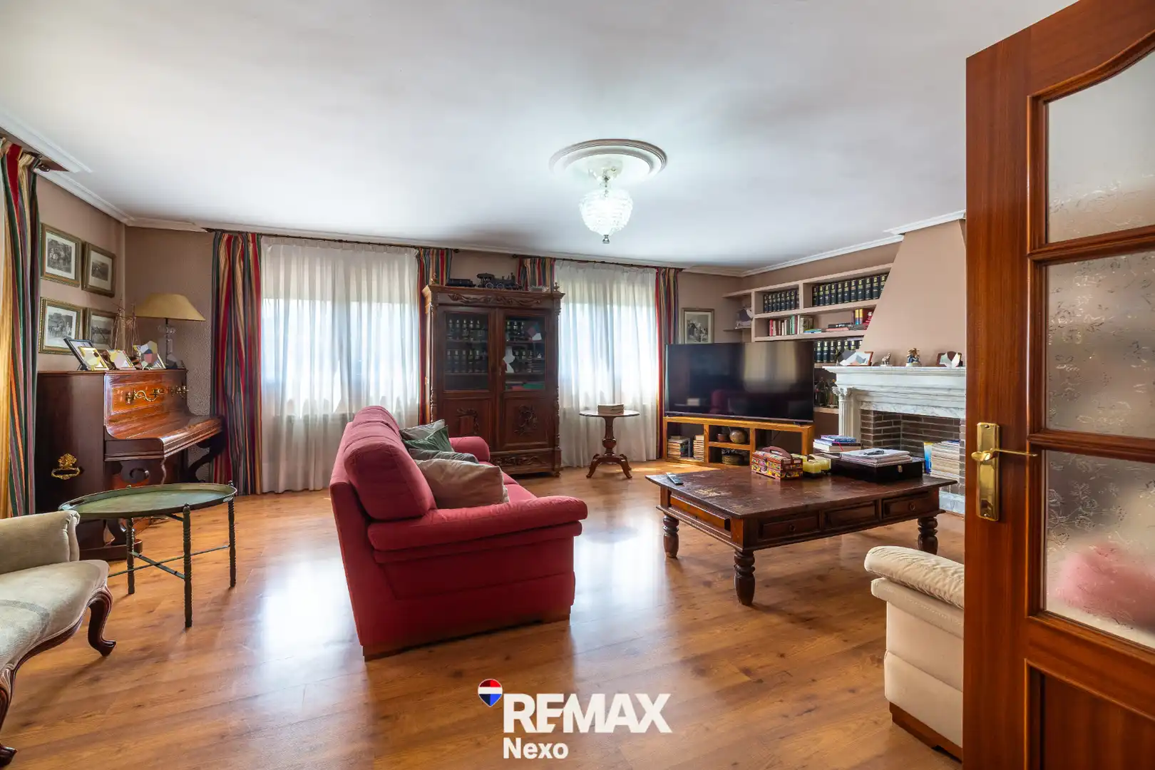 Sala d'estar de Casa o xalet en venda en Renedo de Esgueva amb Aire condicionat, Calefacció i Jardí privat