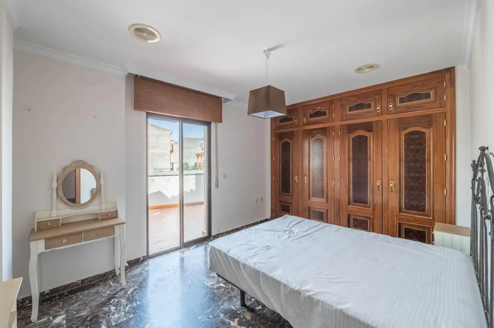 Schlafzimmer von Dachboden zum Verkauf in Maracena