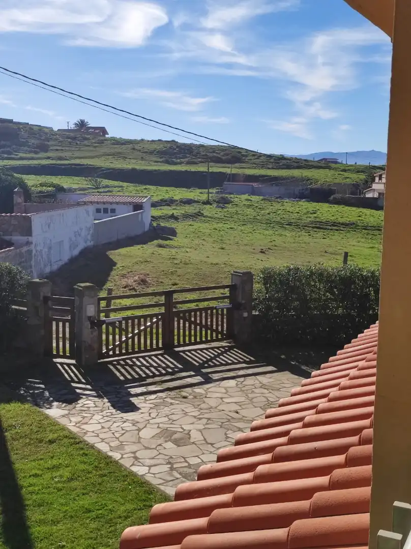 Vista exterior de Casa o chalet de alquiler en Miengo con Calefacción, Jardín privado y Amueblado