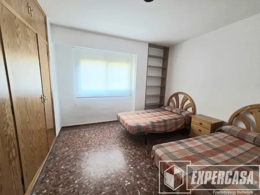 Dormitori de Apartament de lloguer en Cullera amb Terrassa, Piscina i Moblat