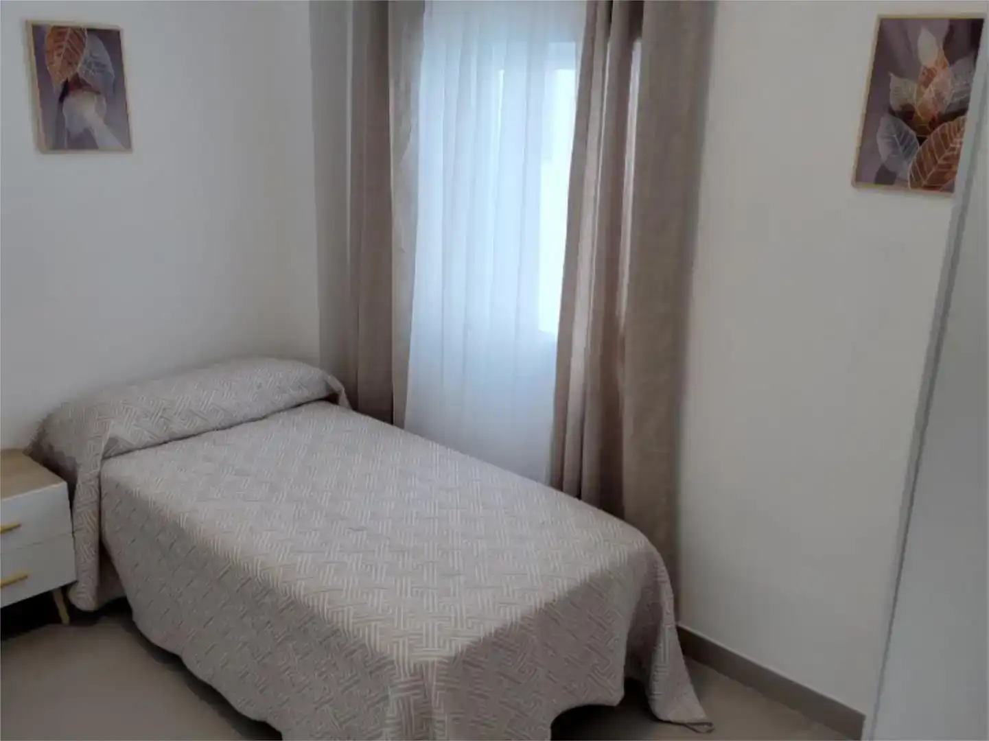 Dormitori de Pis en venda en Fuengirola amb Aire condicionat i Balcó