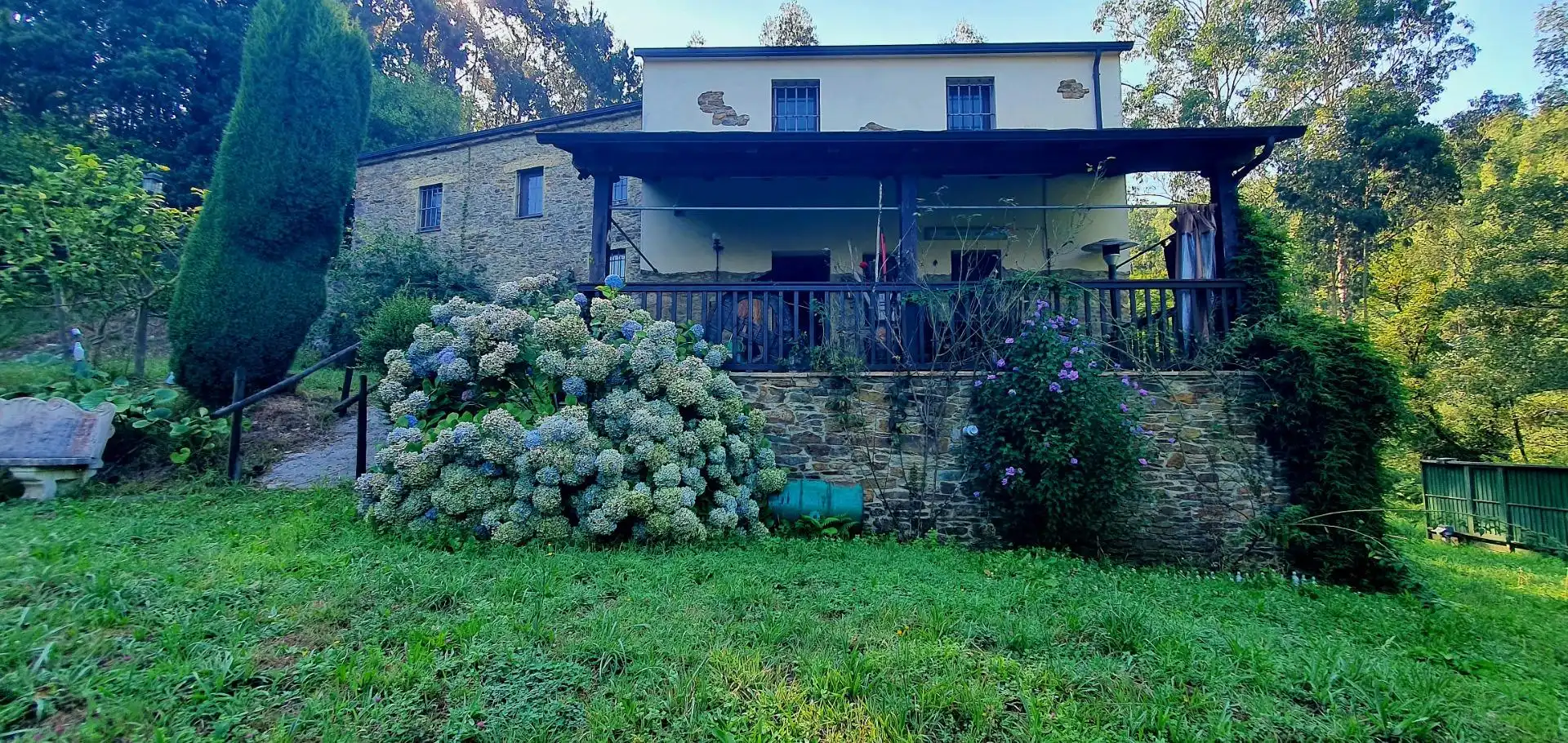 Vista exterior de Casa o chalet en venta en Castropol con Calefacción, Jardín privado y Terraza