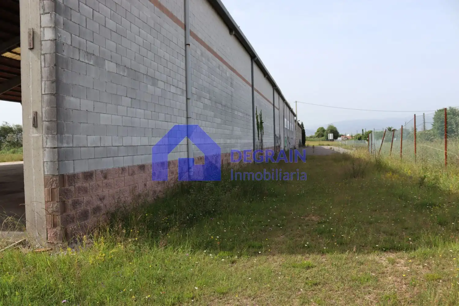 Außenansicht von Fabrik Grundstücke zum Verkauf in Siero