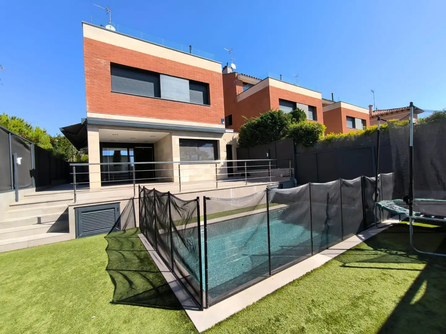 Piscina de Casa o chalet en venta en Alella con Aire acondicionado, Calefacción y Jardín privado