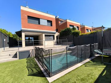Villa con piscina in vendita a Carrer de Núria