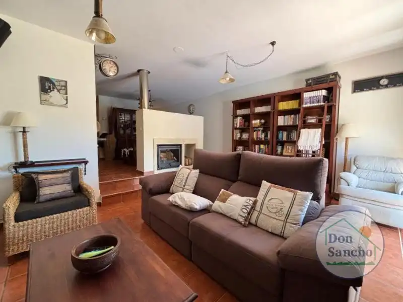 Sala de estar de Casa adosada en venta en Cabezón de Pisuerga con Calefacción, Jardín privado y Terraza