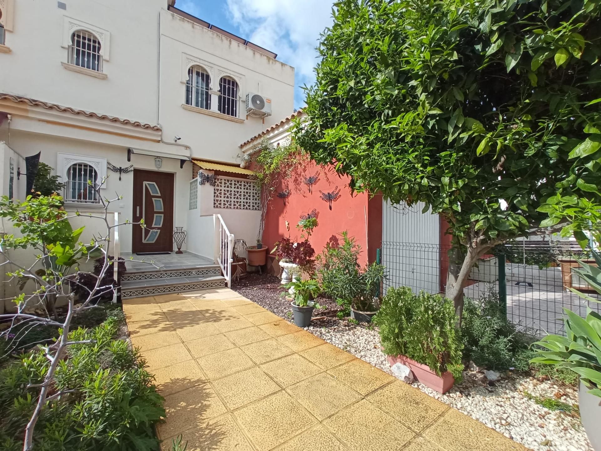 Exterior view of Single-family semi-detached for sale in L'Alfàs del Pi  with Air Conditioner, Private garden and Terrace
