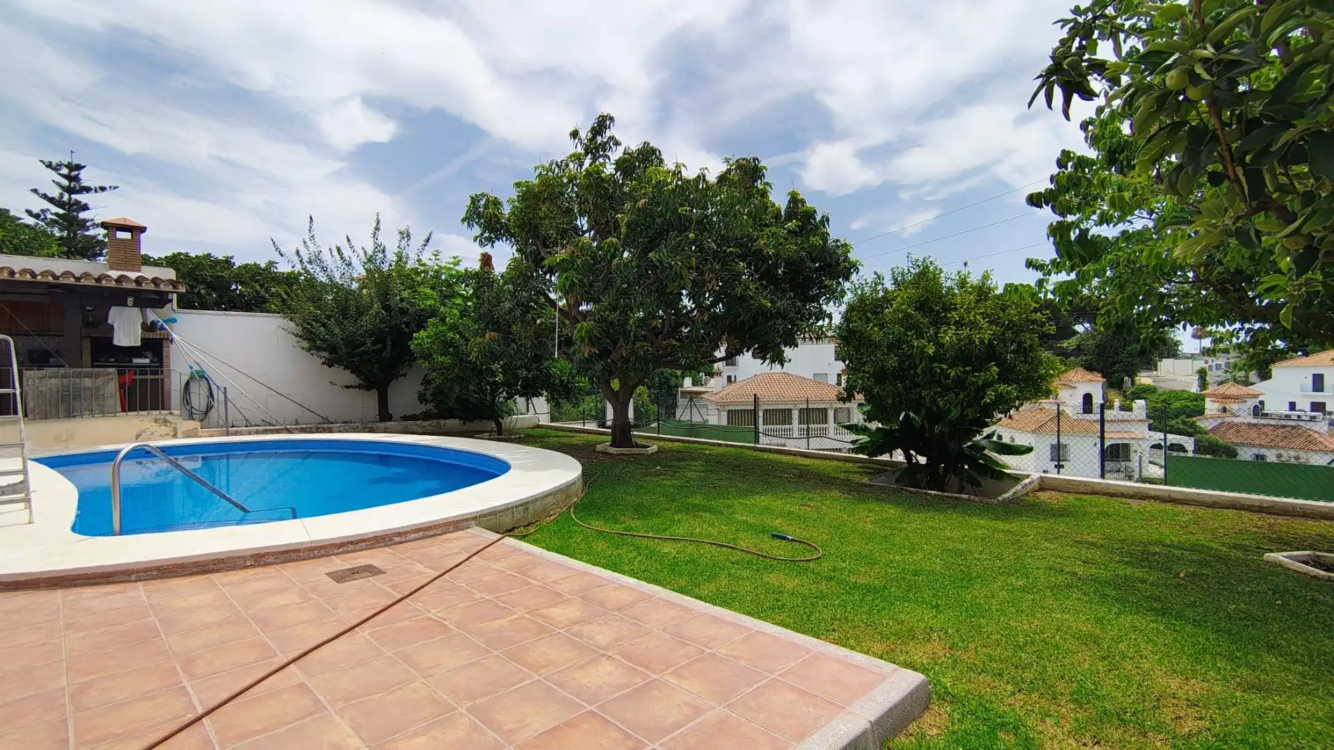 Piscina de Apartamento de alquiler en Marbella con Aire acondicionado, Jardín privado y Terraza