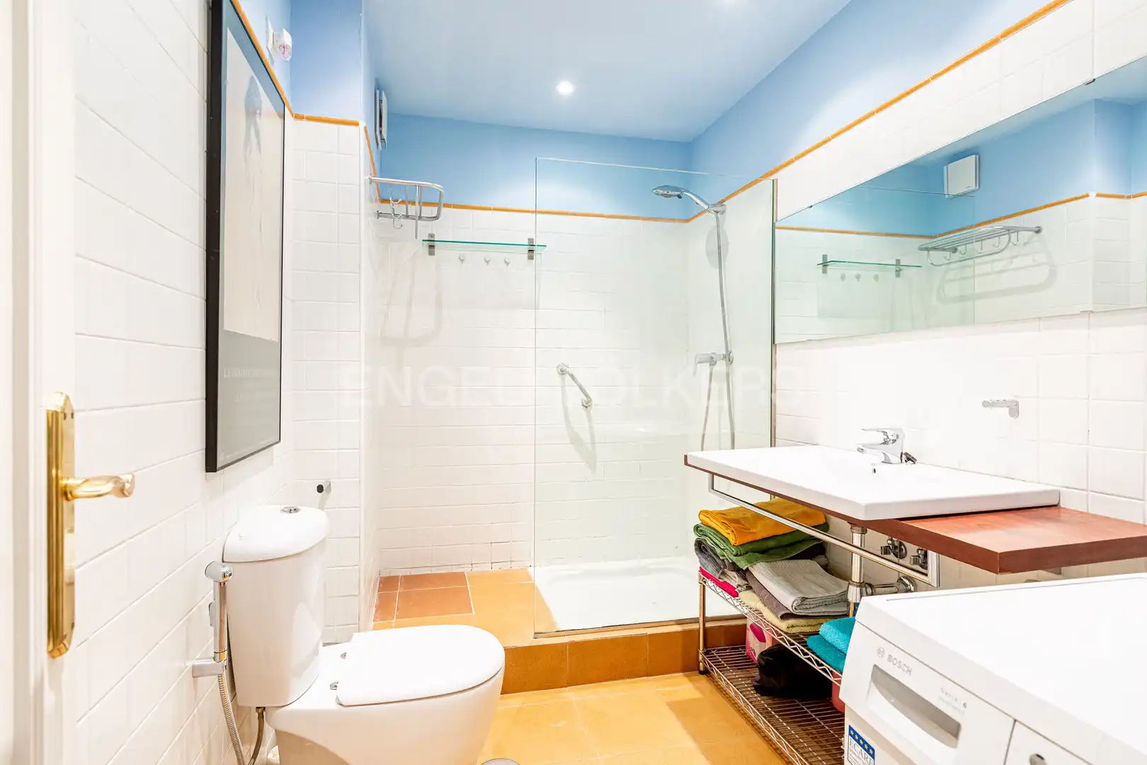 Bathroom of Flat for sale in Sevilla  with Air Conditioner and Heating