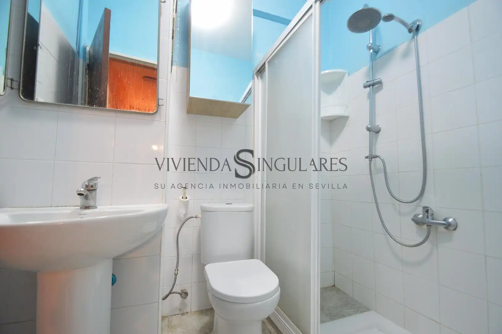 Bathroom of Flat for sale in Sevilla  with Terrace
