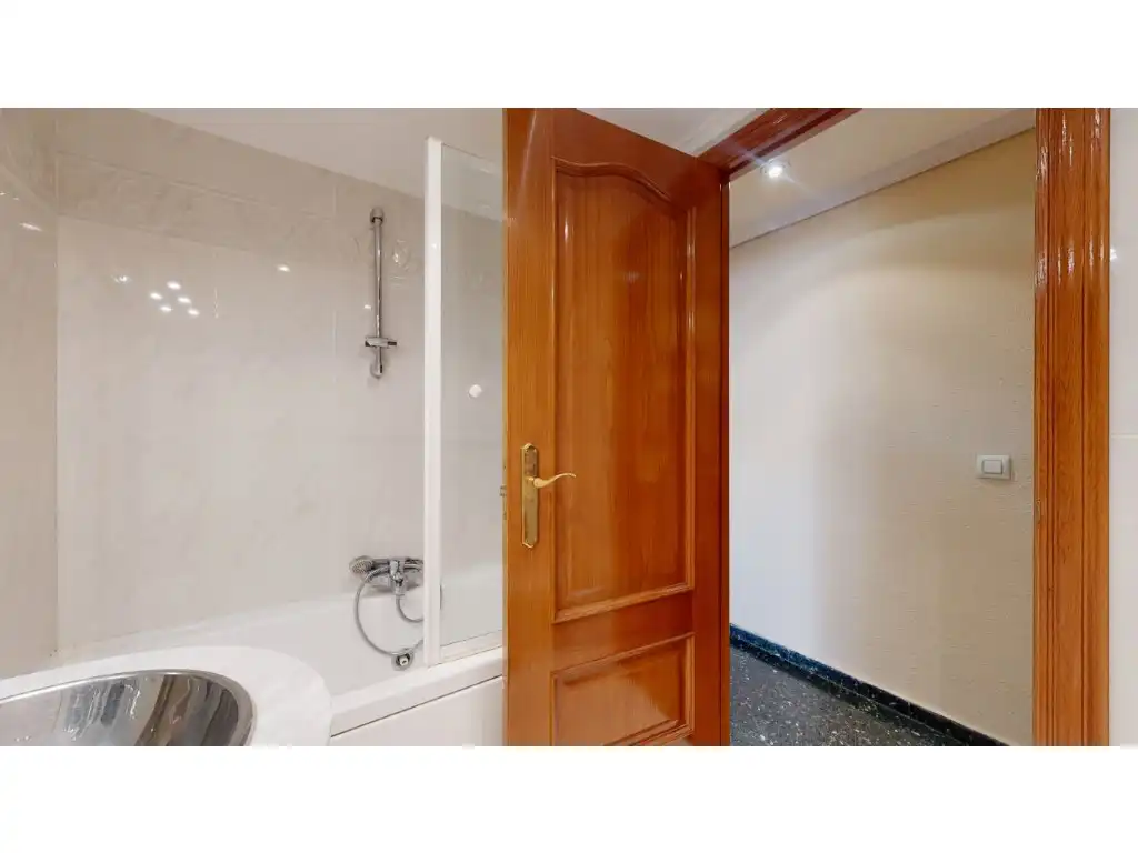 Flat for sale in Exposició