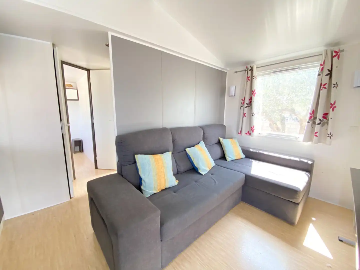 Sala d'estar de Finca rústica de lloguer en El Campello amb Aire condicionat, Jardí privat i Moblat