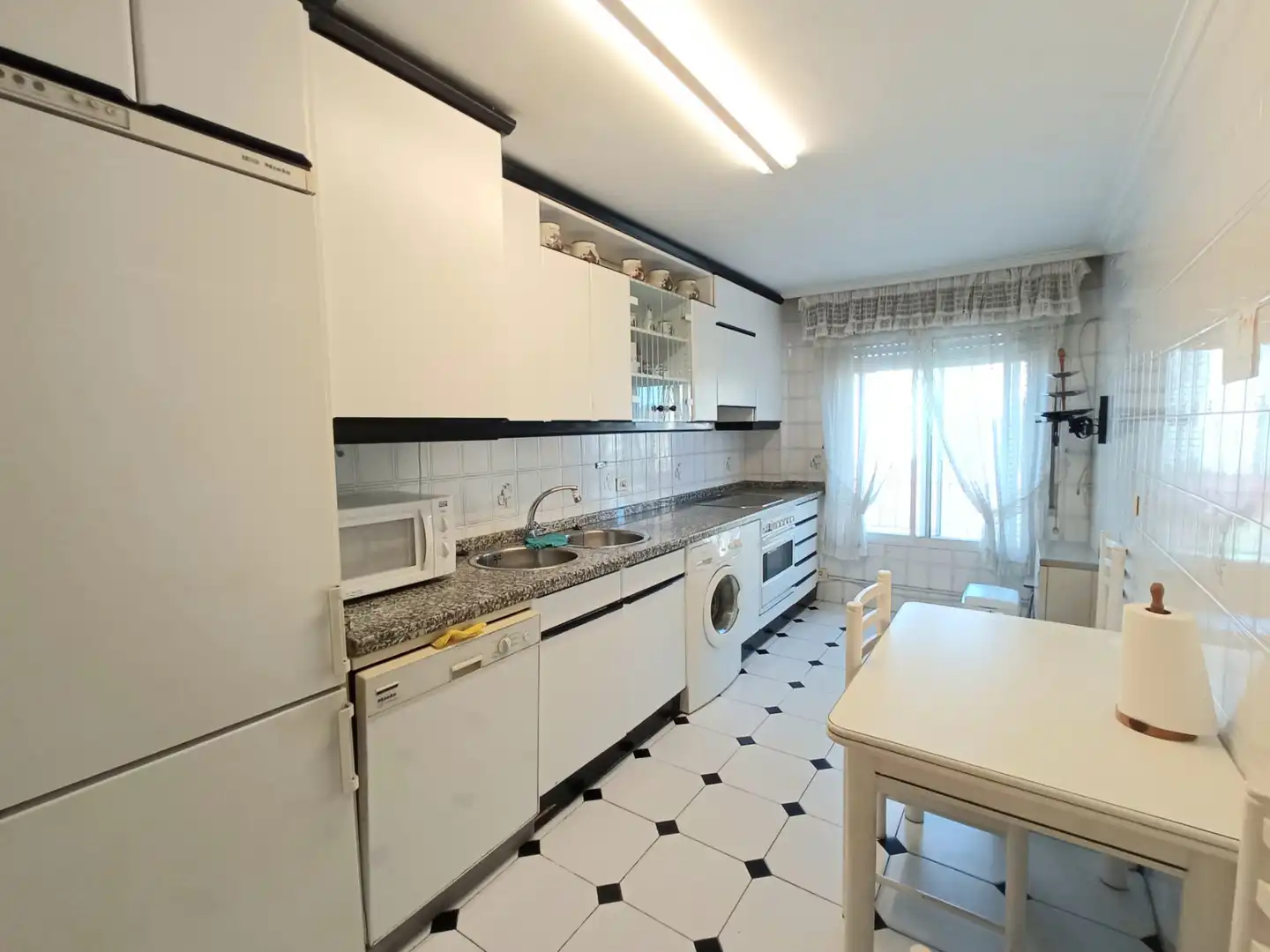 Cuina de Pis en venda en Burgos amb Calefacció, Parquet i Traster
