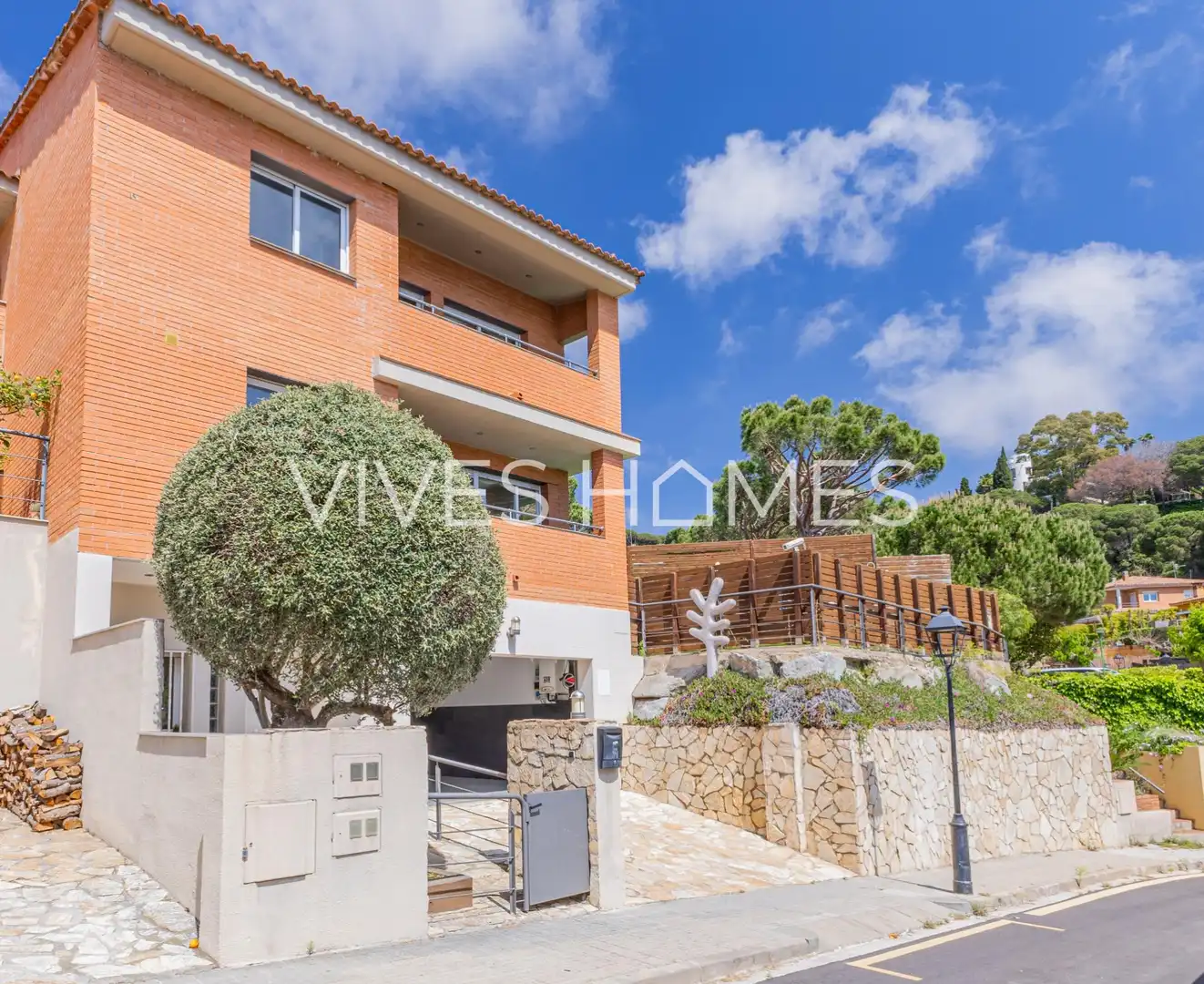Exterior view of Houses for sale in Sant Vicenç de Montalt  with Air Conditioner, Heating and Private garden