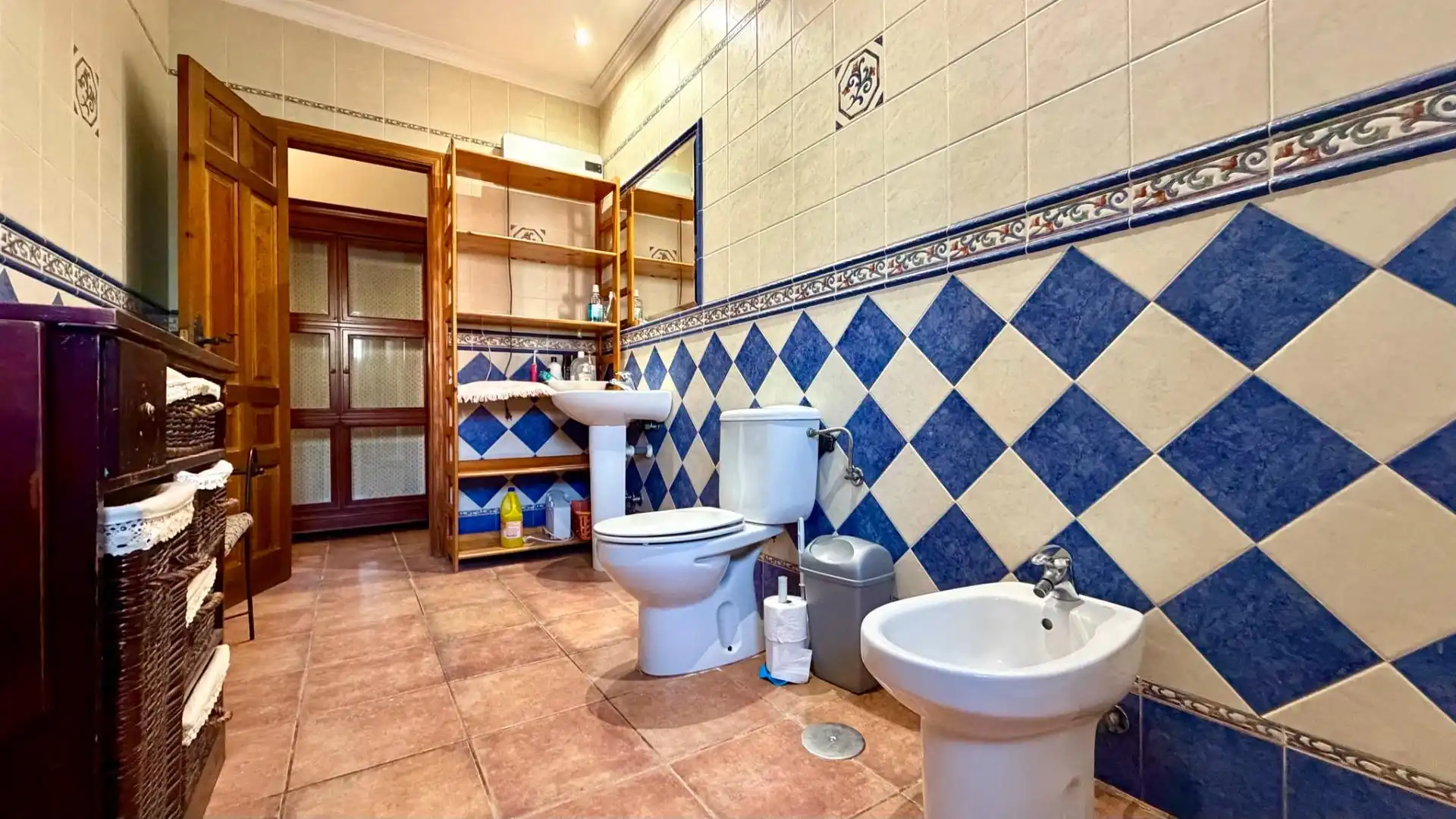 Bany de Casa o xalet en venda en La Línea de la Concepción amb Jardí privat i Piscina
