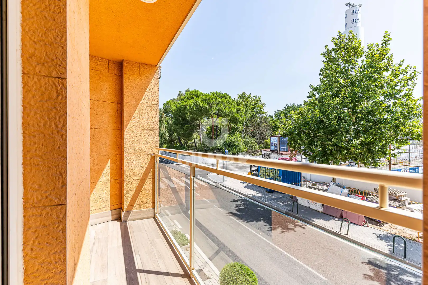 Vista exterior de Pis en venda en Madrid amb Calefacció, Jardí privat i Traster