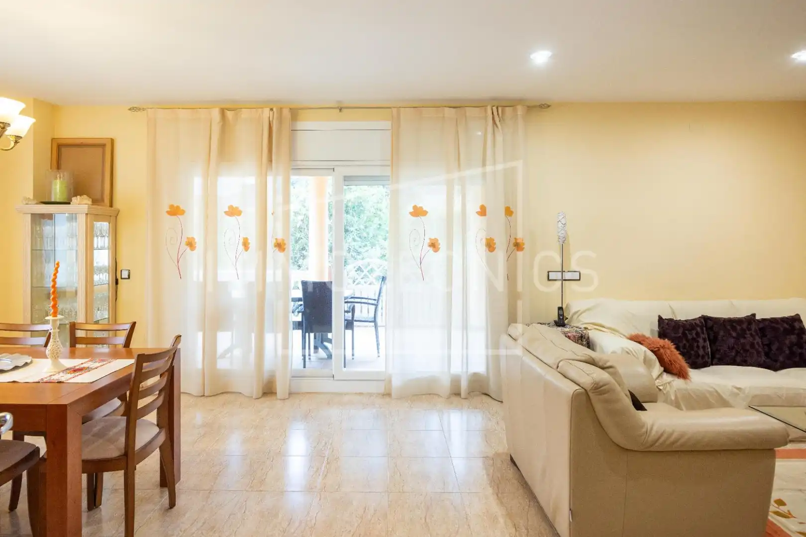 Sala d'estar de Casa o xalet en venda en Cànoves I Samalús amb Aire condicionat, Calefacció i Jardí privat