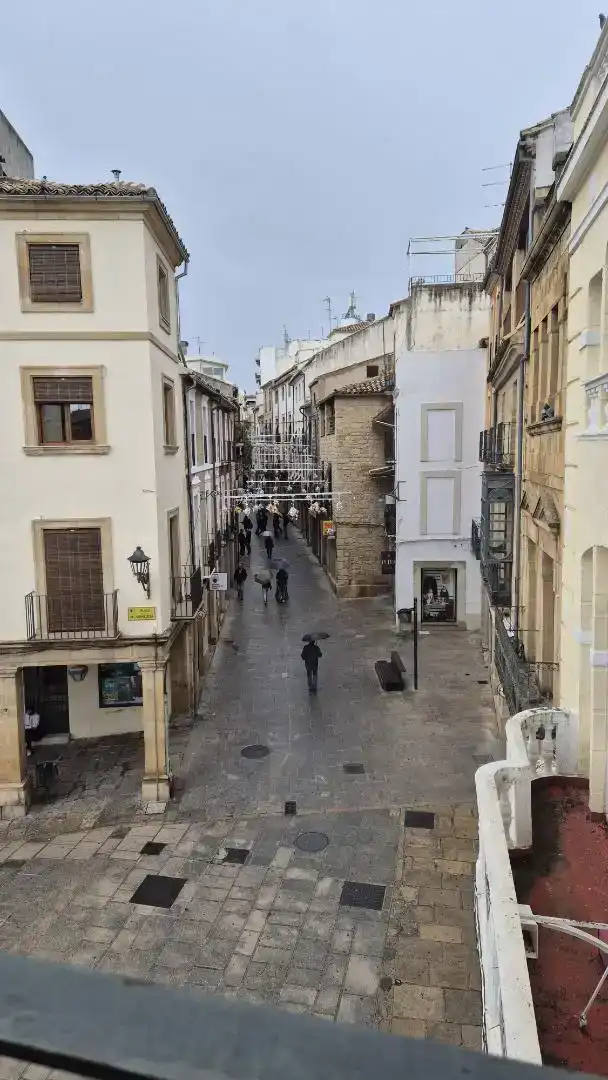 Vista exterior de Pis de lloguer en Úbeda amb Traster i Balcó
