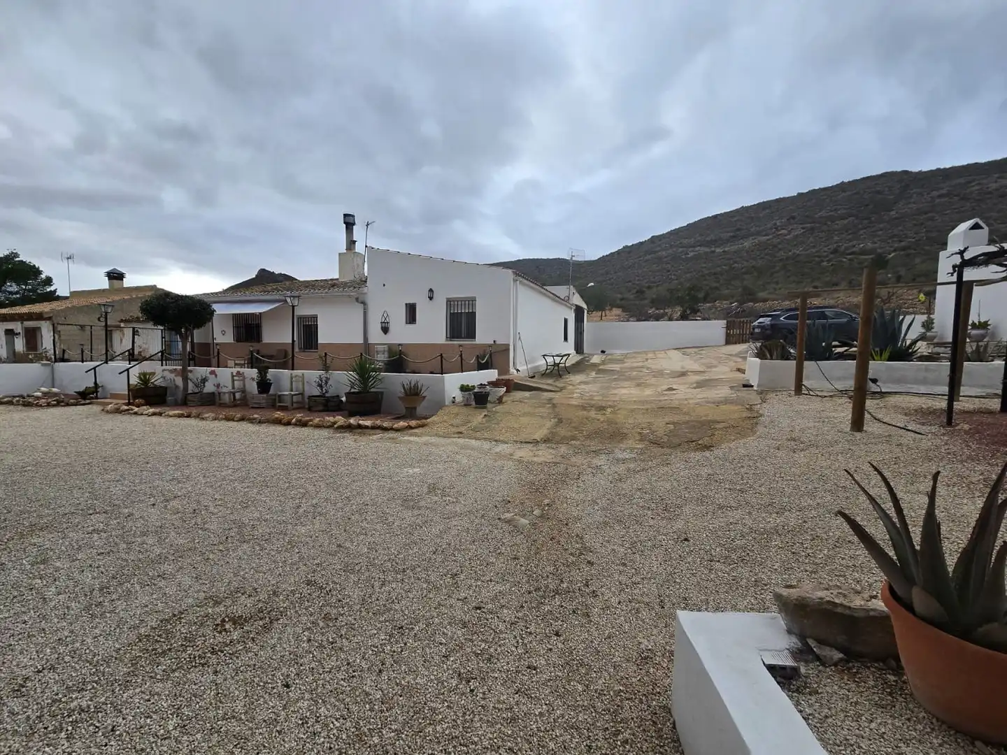 Vista exterior de Casa o xalet en venda en Yecla amb Jardí privat, Terrassa i Piscina