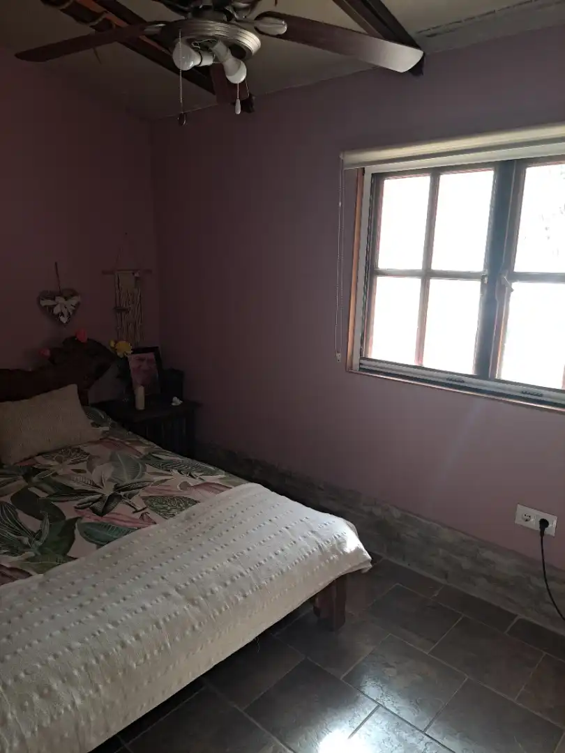Dormitori de Finca rústica en venda en Dos Hermanas amb Aire condicionat, Jardí privat i Moblat