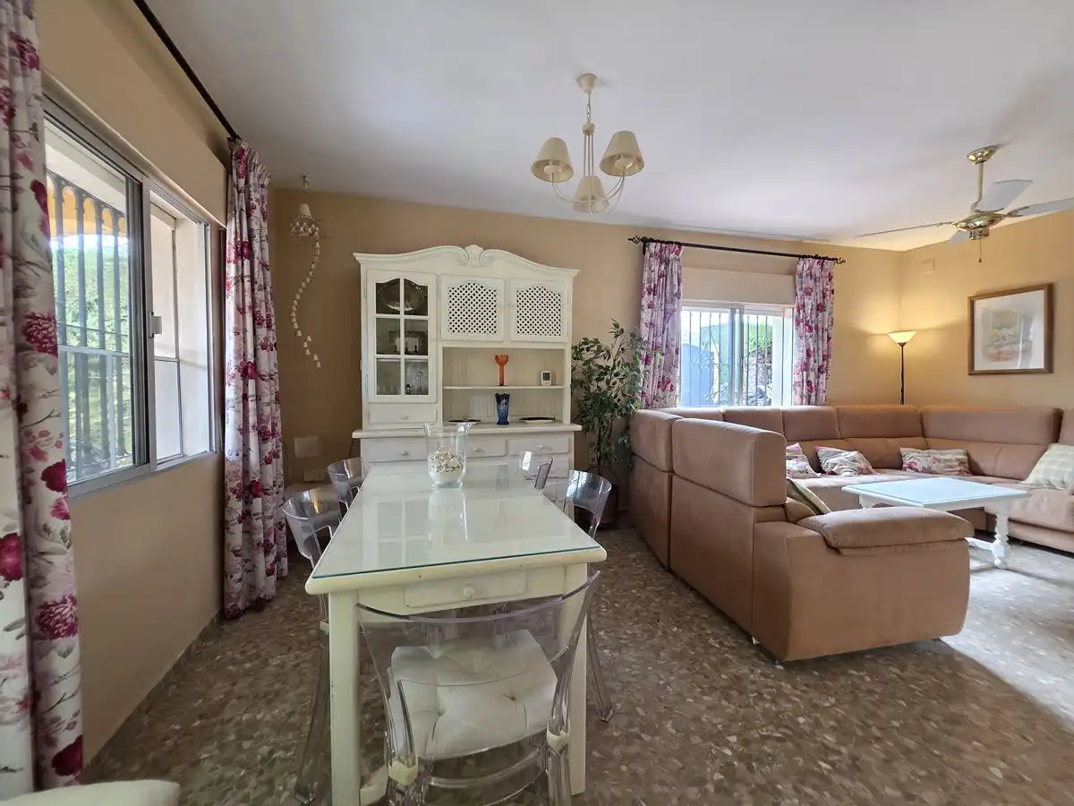 Chalet con piscina en venta en Palomares del Río, imagen 5