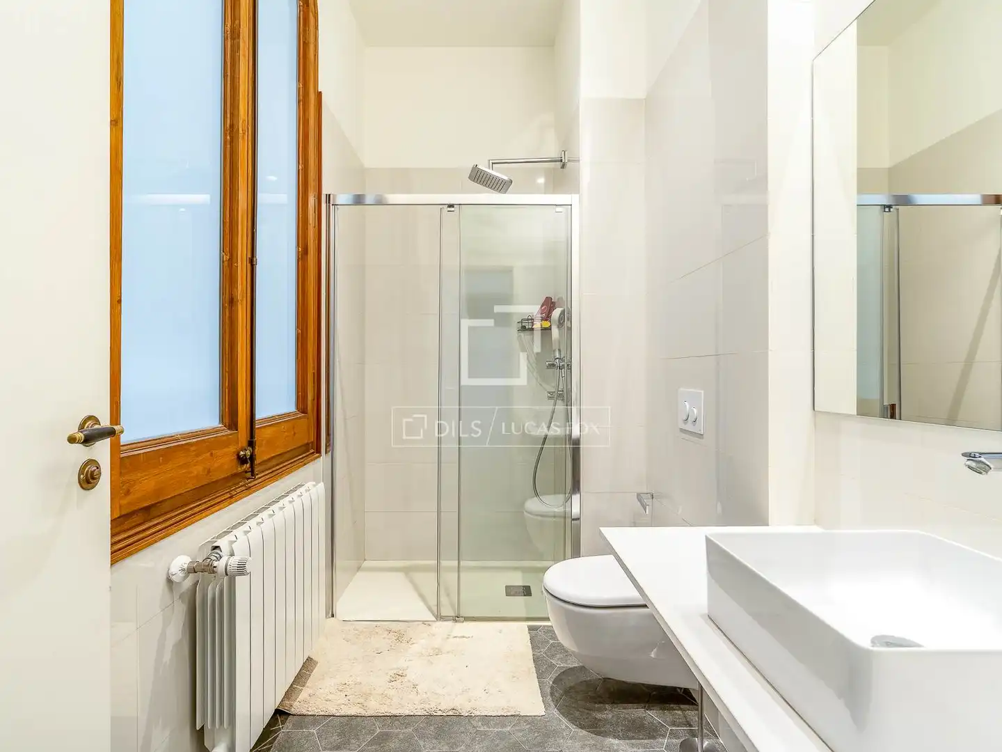 Baño de Piso en venta en Barcelona con Aire acondicionado, Terraza y Balcón