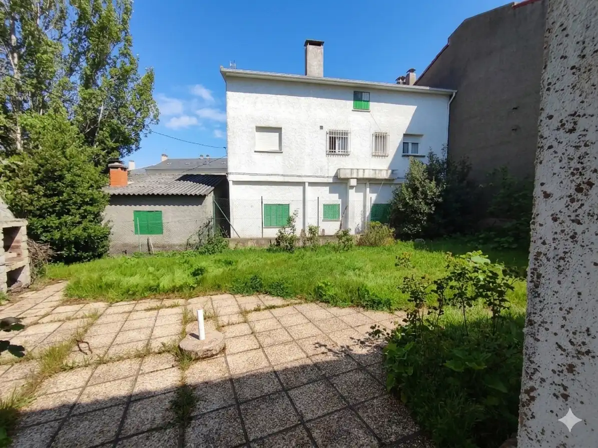 Vista exterior de Casa o chalet en venta en Santa María de la Alameda con Jardín privado