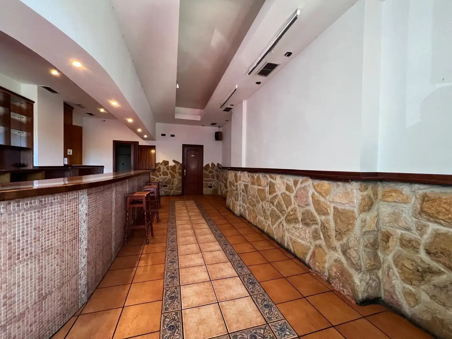 Business premises for sale in Calle Cabo Peñas, imagen 2
