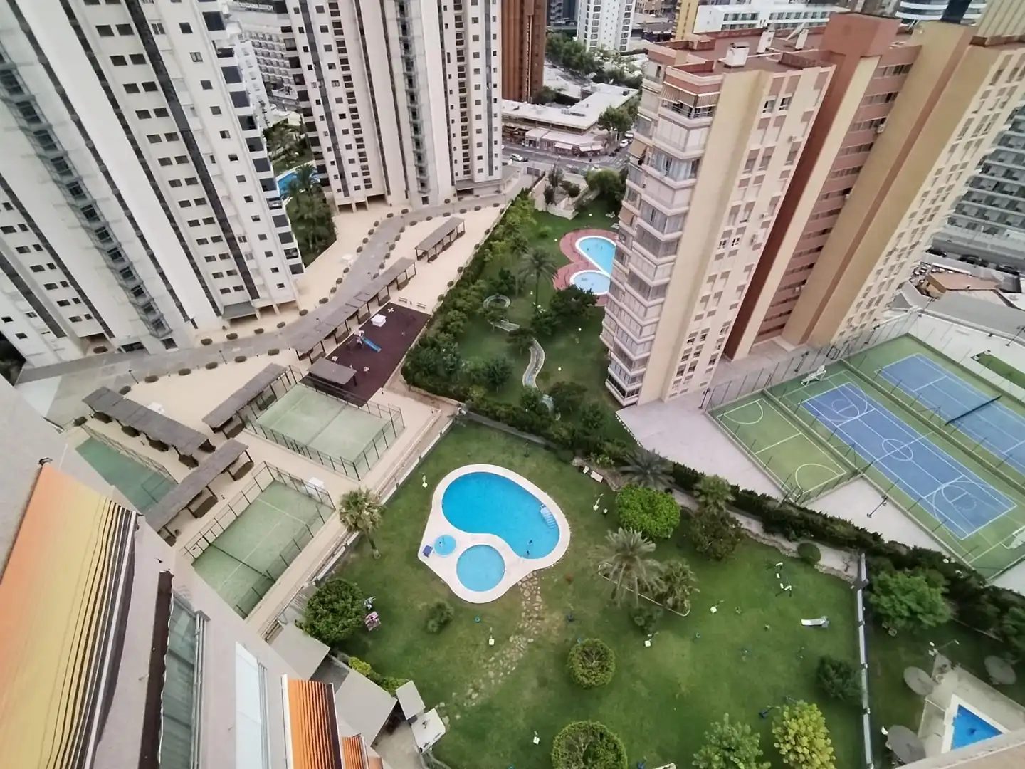 Swimming pool of Apartments for sale in Benidorm  with Air Conditioner, Private garden and Storage room