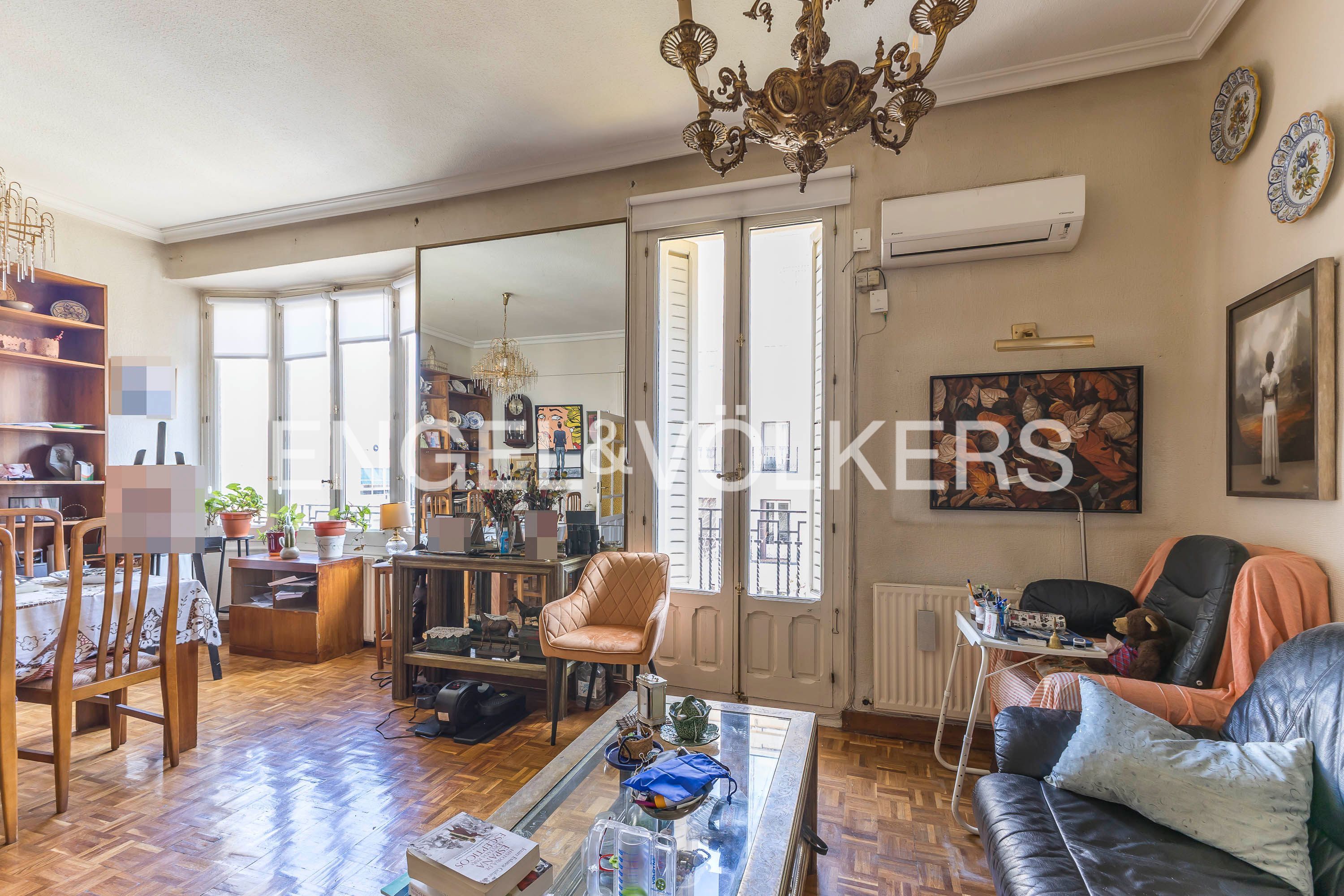 Sala d'estar de Apartament en venda en  Madrid Capital amb Aire condicionat, Calefacció i Parquet