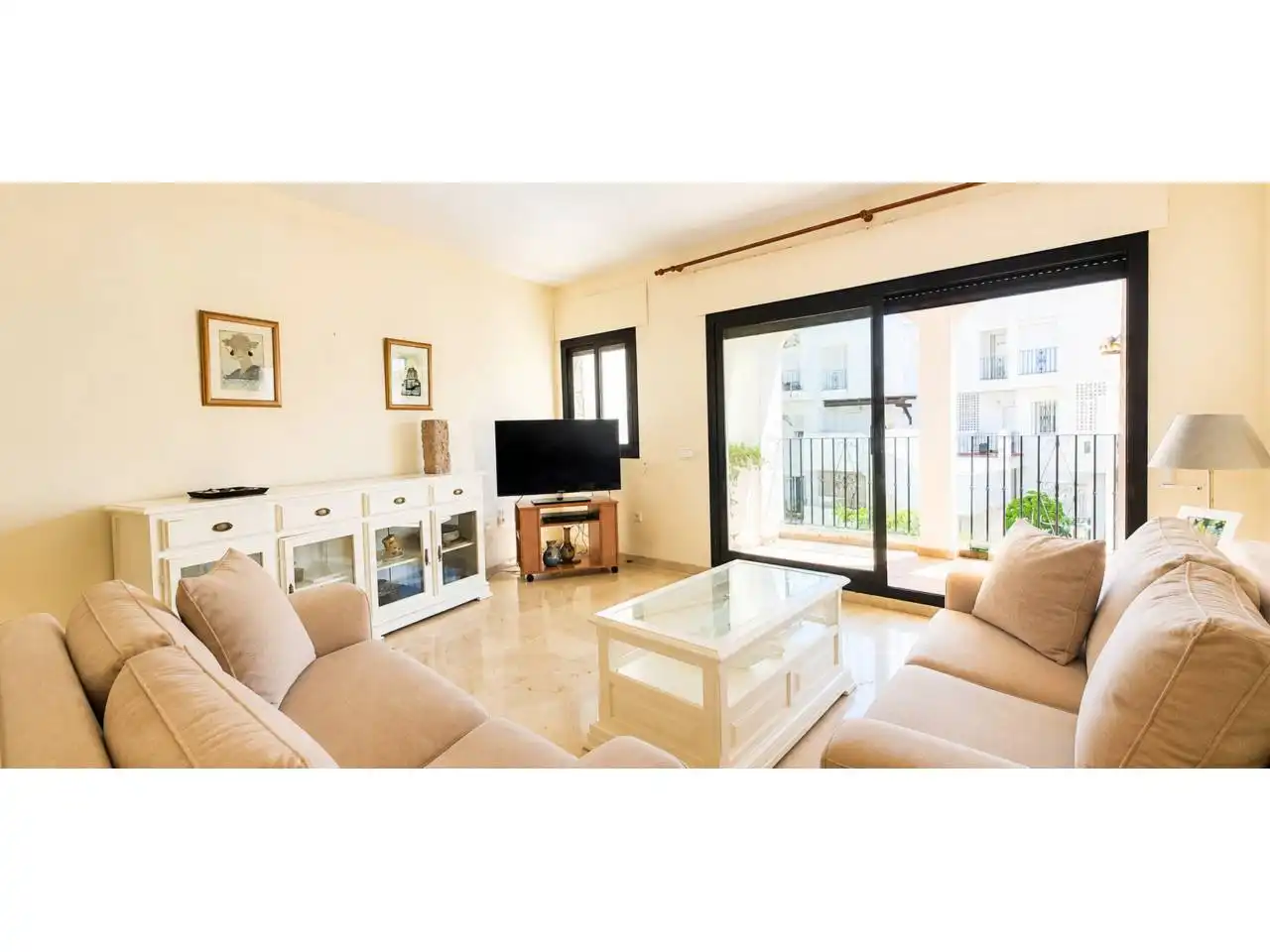 Wohnzimmer von Wohnung zum Verkauf in Manilva mit Klimaanlage, Terrasse und Möbliert