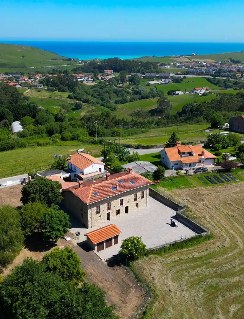 Außenansicht von Erdgeschoss zur Miete in Miengo mit Privatgarten, Terrasse und Möbliert