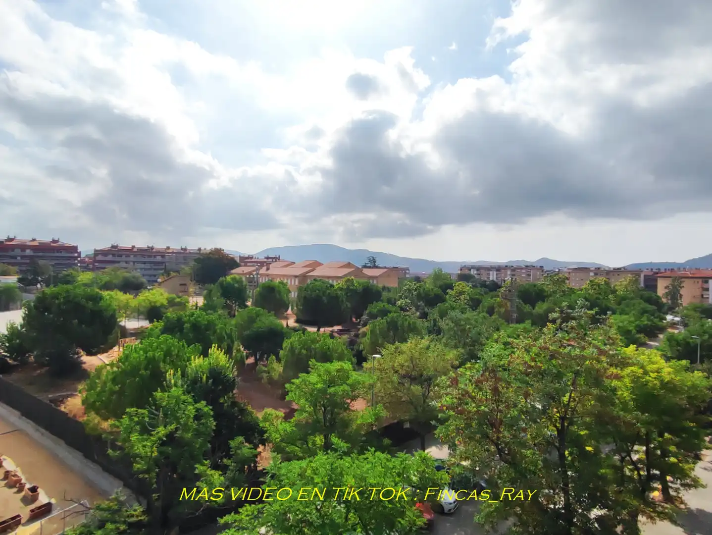 Außenansicht von Maisonette zum Verkauf in Ripollet mit Klimaanlage, Heizung und Terrasse