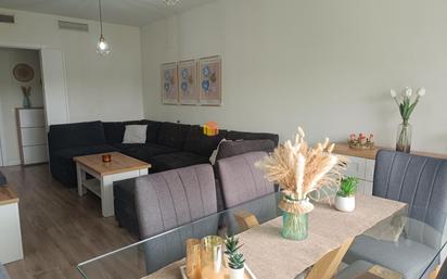 Living room of Flat for sale in Camas  with Air Conditioner, Heating and Private garden