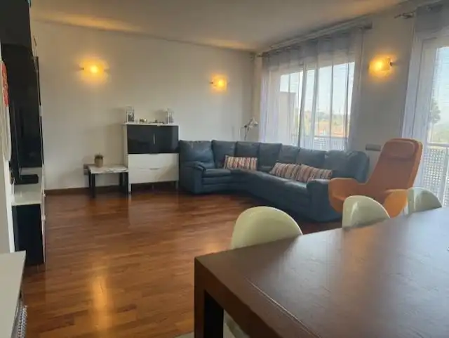 Sala d'estar de Casa adosada en venda en Barcelona amb Calefacció, Terrassa i Piscina
