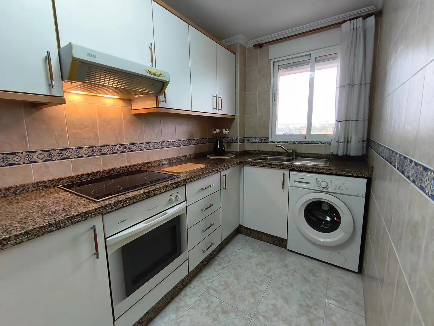 Mini appartamento con terrazza in affitto a Avenida SALAMANCA 34, imagen 15