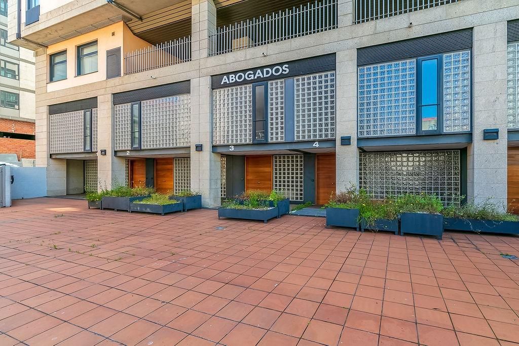 Vista exterior de Oficina en venda en Vigo  amb Terrassa