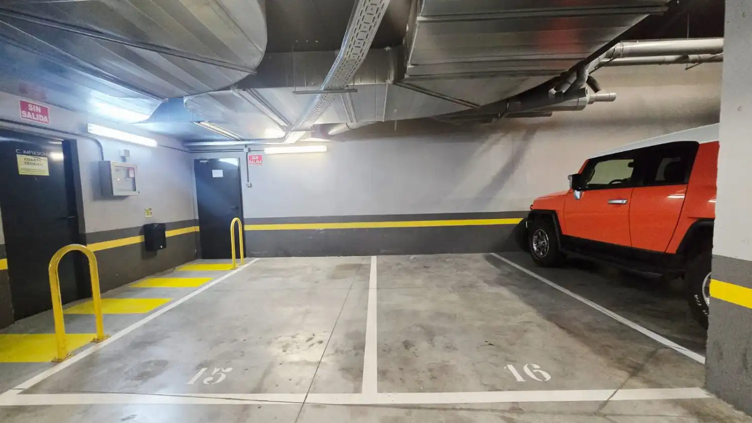 Parking de Ático de alquiler en Madrid con Aire acondicionado, Calefacción y Terraza