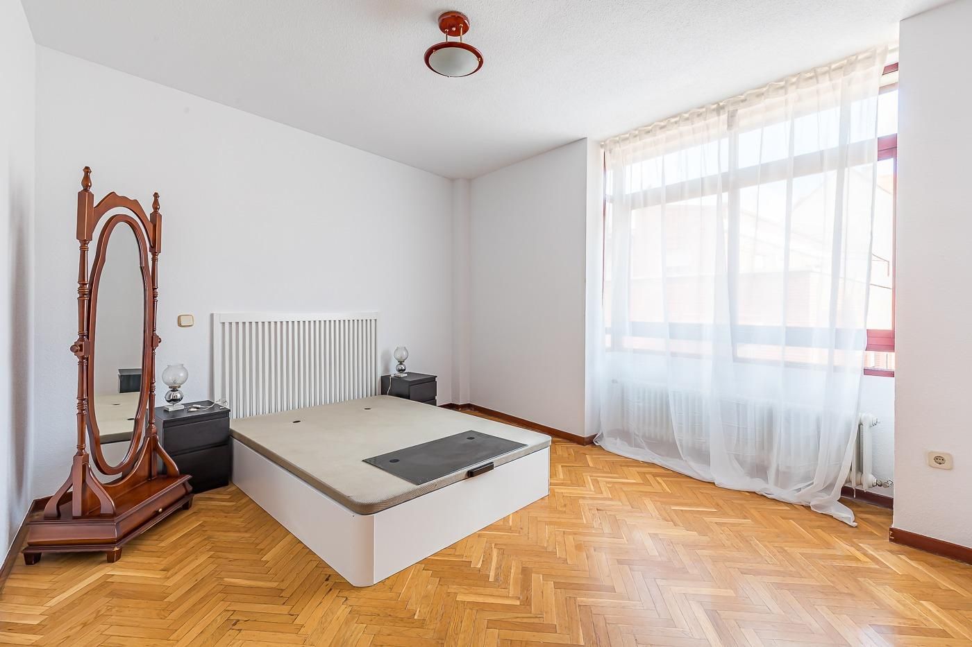 Habitación de Apartamento en venta en  Madrid Capital con Calefacción, Trastero y Amueblado